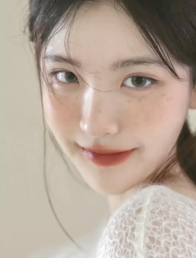 盘点4支最容易上瘾的百搭显白口红（秋冬必入的5支口红）(9)