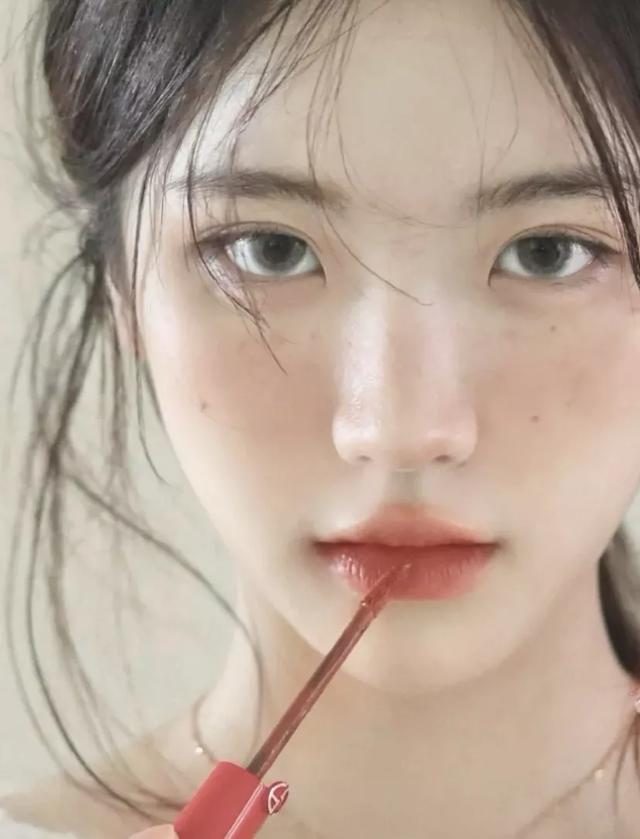 盘点4支最容易上瘾的百搭显白口红（秋冬必入的5支口红）(8)