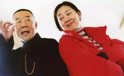 ​2001年，李雪健不幸患上癌症，妻子流泪说：我愿用我的命换他的命