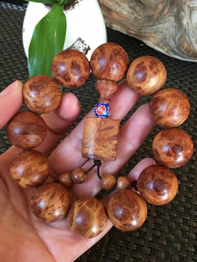 崖柏手串怎么盘又快又亮（崖柏手串如何正确盘玩你知多少）(13)