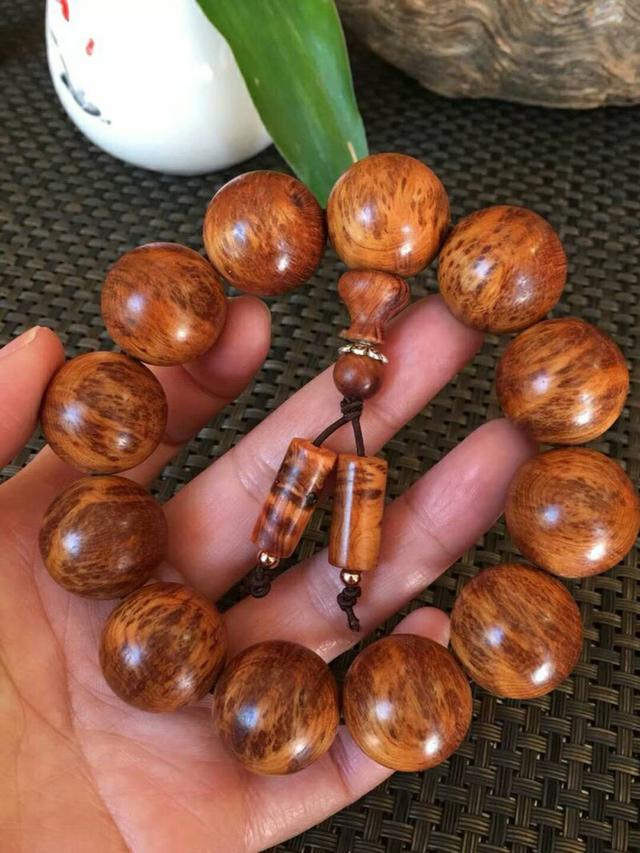 崖柏手串怎么盘又快又亮（崖柏手串如何正确盘玩你知多少）(18)