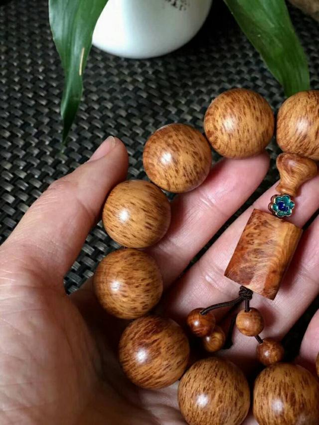 崖柏手串怎么盘又快又亮（崖柏手串如何正确盘玩你知多少）(2)