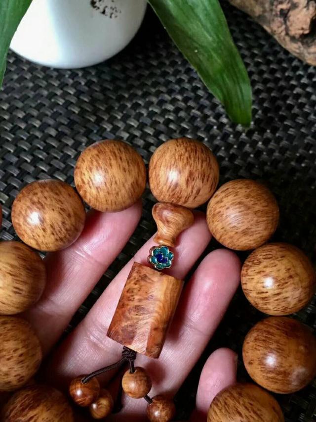 崖柏手串怎么盘又快又亮（崖柏手串如何正确盘玩你知多少）(4)