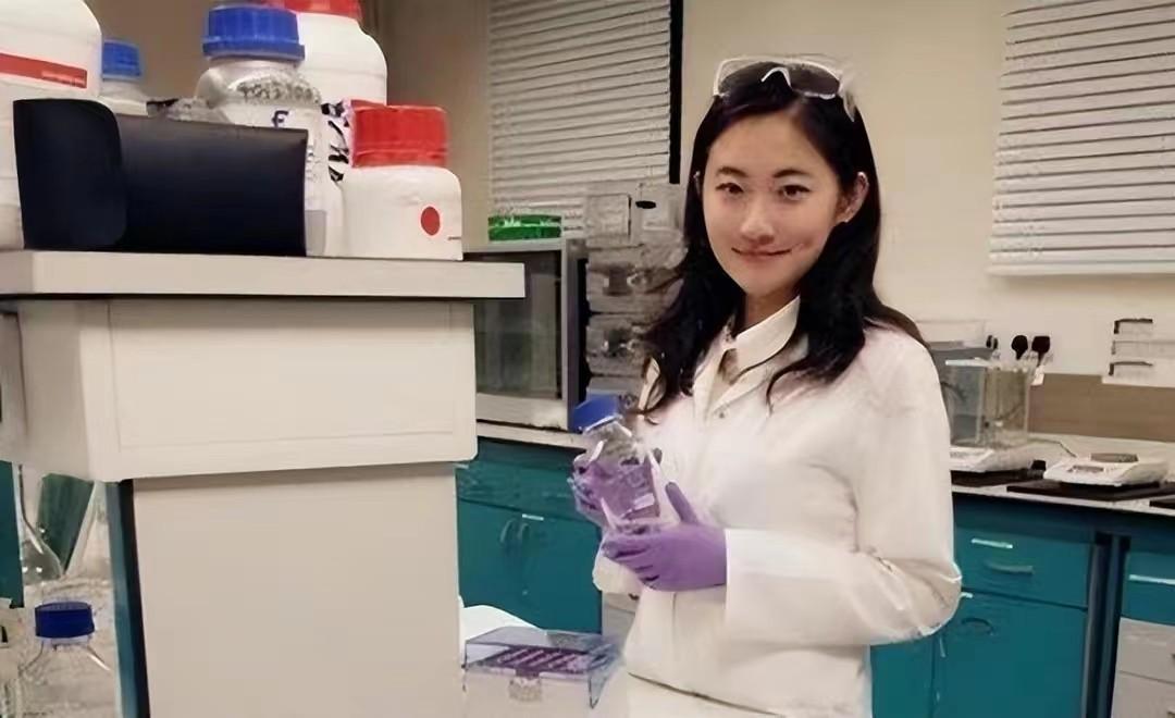 何碧玉为什么被终身禁止回国(何碧玉现在的情况)