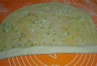 葱花油饼怎么做,葱油饼的家常做法图14