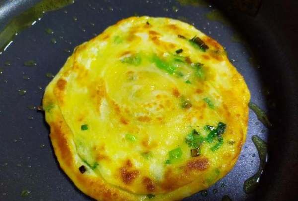 葱花油饼怎么做,葱油饼的家常做法图10