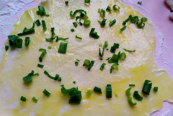 葱花油饼怎么做,葱油饼的家常做法图5