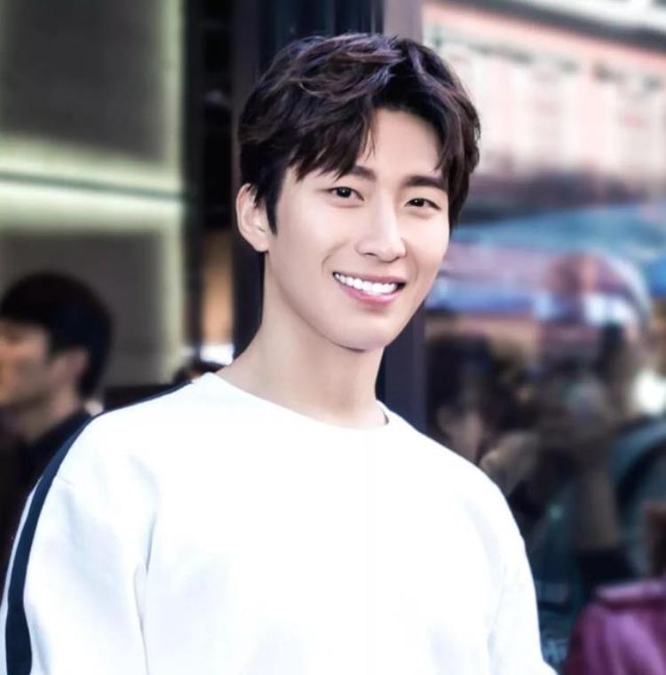 热巴和窦骁演的剧「窦骁自曝不红原因六部新戏压着没播热巴娜扎唐嫣分任女主」