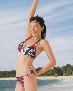 ​曾被封“翻版张柏芝”，宅男女神近照爆身材险走光？