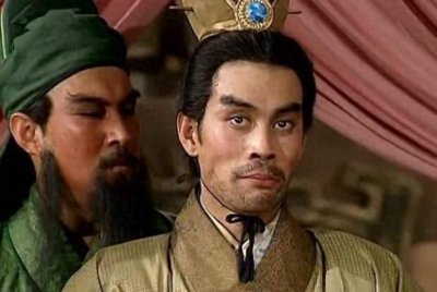 ​正史中吕布被典韦击败，遭孙坚追打，为何在演义里却成第一名将？