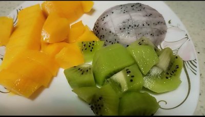 ​自己在家怎么做果冻? 自制果冻，水果随便加，吃的健康！