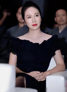 ​从高智商学霸到恋爱脑，为男友手撕情敌败光路人缘，叶璇怎么了？