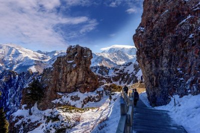 ​新疆天山天池  。传说中的瑶池仙境