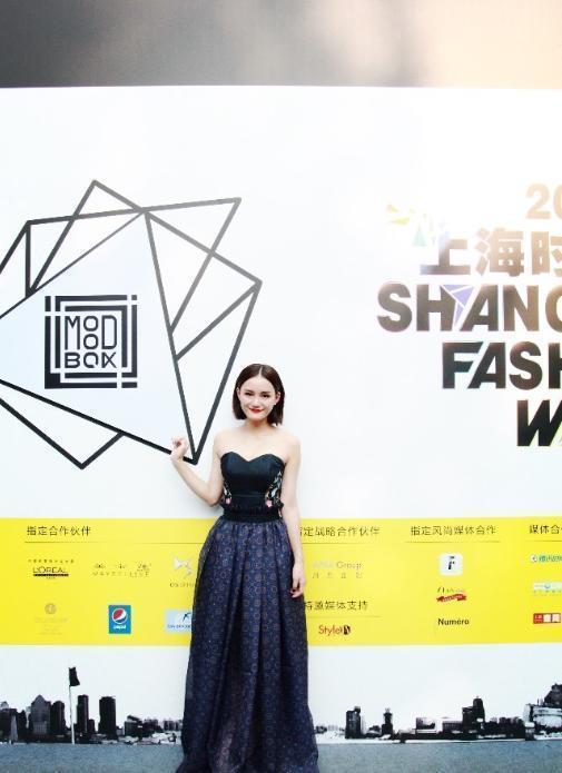 她是坏女人专业户，被称为“最丑女主角”，如今美成这样