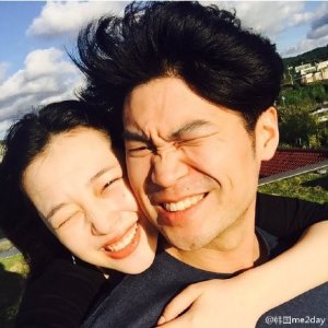 ​雪莉崔子合照秀恩爱破分手传言 雪莉不雅旧照被扒