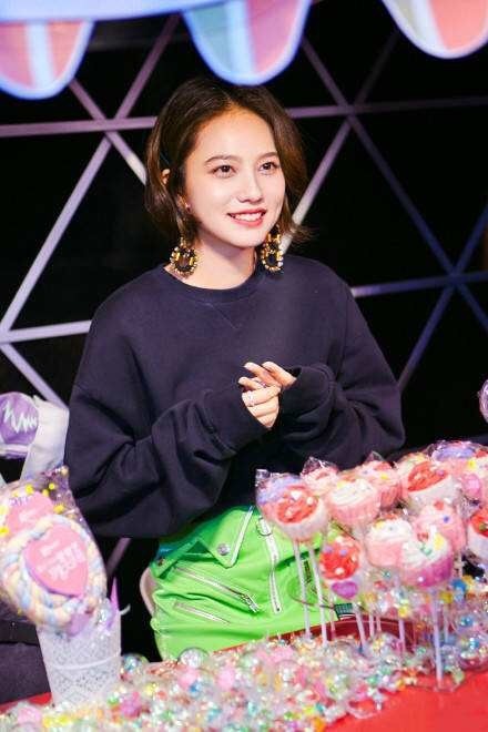 亲爱的热爱的，孙亚亚扮演者姜珮瑶，生活中是一枚妥妥的学霸