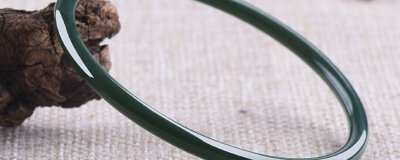 ​叮当镯容易碎么_叮当镯是什么玉