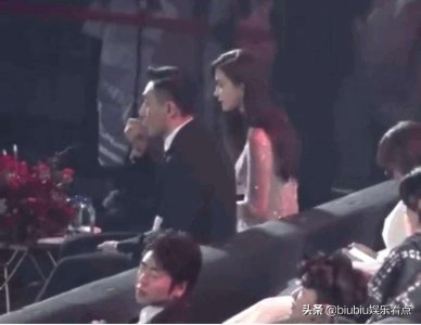 ​刘烨参加颁奖典礼自带瓜子，网友的关注点却在这里
