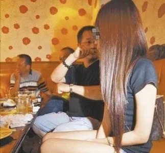 ​酒吧KTV的陪酒女，每天轻松赚取报酬，未来会怎么样