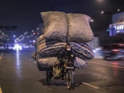 ​这个世界的最大真实之一，就是人间实苦，每个人是各自困境的囚徒