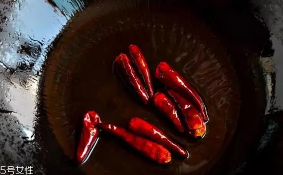 莴笋生吃好还是熟吃好?煮熟后维生素含量大大降低 莴笋生吃好还是熟吃好?煮熟后维生素含量大大降低