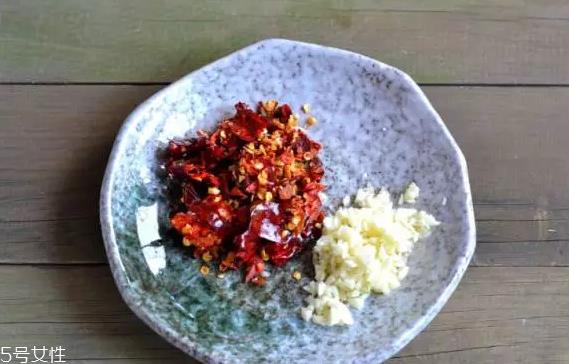 莴笋生吃好还是熟吃好?煮熟后维生素含量大大降低 莴笋生吃好还是熟吃好?煮熟后维生素含量大大降低