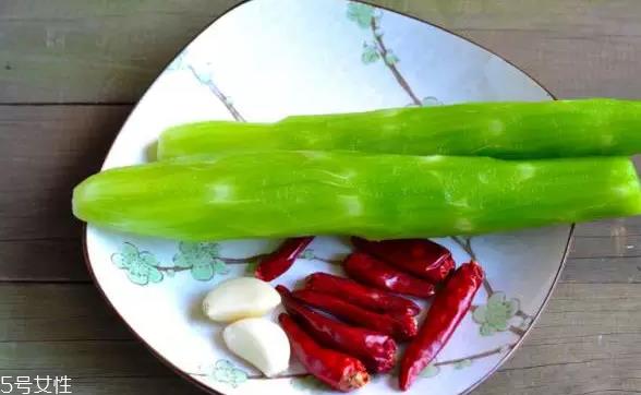 莴笋生吃好还是熟吃好?煮熟后维生素含量大大降低 莴笋生吃好还是熟吃好?煮熟后维生素含量大大降低