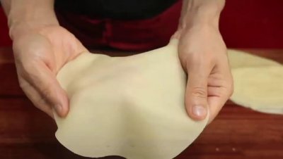 ​怎样做春饼又软又好吃 春饼怎么做又软又好吃？和面是关键，记住这一点，薄的透