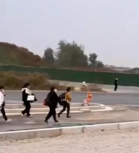 ​富士康为啥让员工徒步返乡（富士康员工为何徒步返乡）