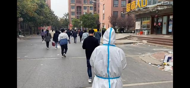 富士康为啥让员工徒步返乡（富士康员工为何徒步返乡）(7)