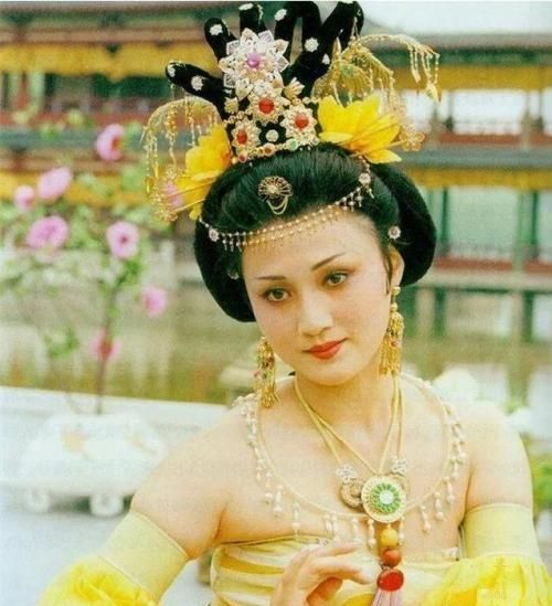 羞花是谁，古代四大美女闭月、羞花、沉鱼、落雁对应的都是谁，怎么方便记忆？图8