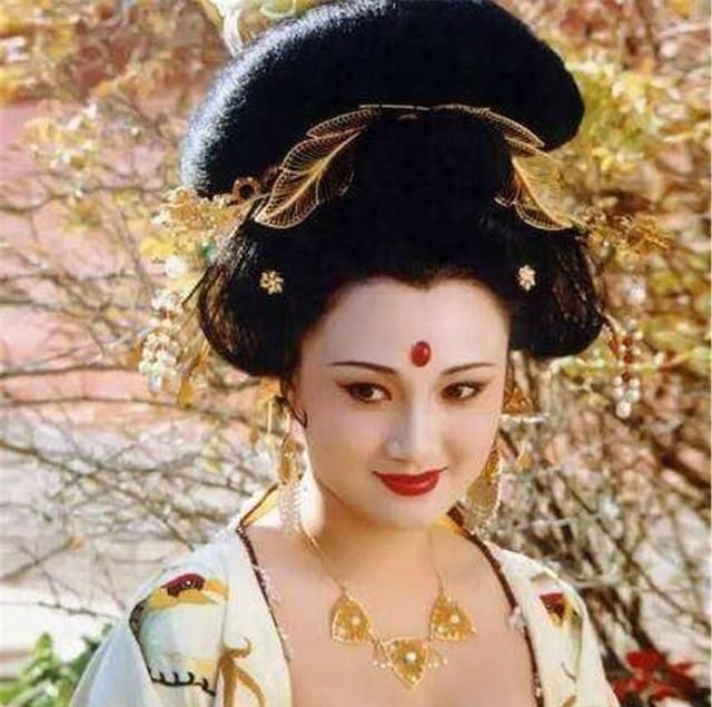 羞花是谁，古代四大美女闭月、羞花、沉鱼、落雁对应的都是谁，怎么方便记忆？图10