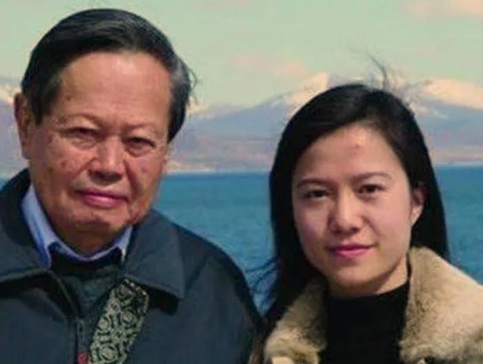 翁帆与杨振宁相差54岁，结婚11年后，翁帆说出在一起实情！