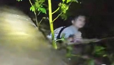 ​湖南永州：暴雨中女生被洪水冲走 消防紧急救援