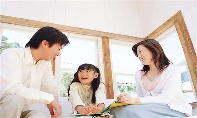 初二女孩早恋父母该怎么办（初二小女孩早恋该怎么处理好）