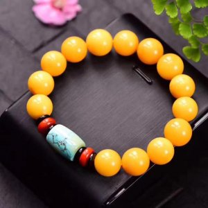 ​蜜蜡手串有多少种（蜜蜡手串凭什么被众多女性青睐）