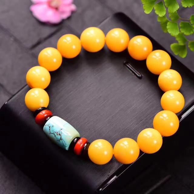 蜜蜡手串有多少种（蜜蜡手串凭什么被众多女性青睐）(1)