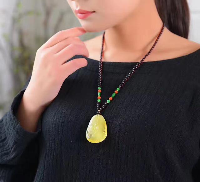 蜜蜡手串有多少种（蜜蜡手串凭什么被众多女性青睐）(2)