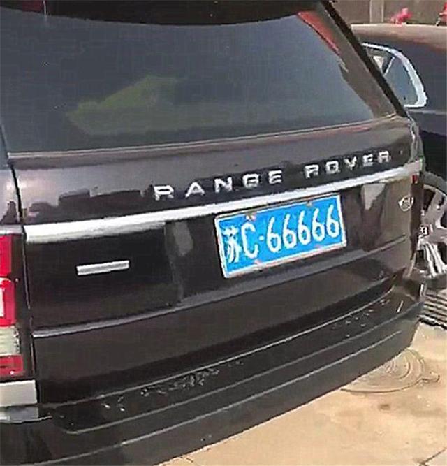 徐州豪车大聚会，车牌清一色连号，网友看后：有钱人真会玩！-