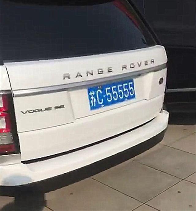 徐州豪车大聚会，车牌清一色连号，网友看后：有钱人真会玩！-