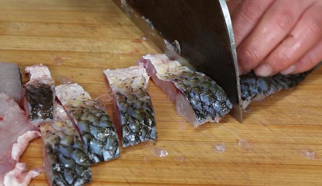 草鱼的做法大全最正宗的（教你草鱼最好吃的做法）(2)