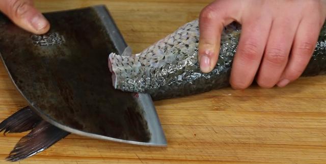 草鱼的做法大全最正宗的（教你草鱼最好吃的做法）(1)