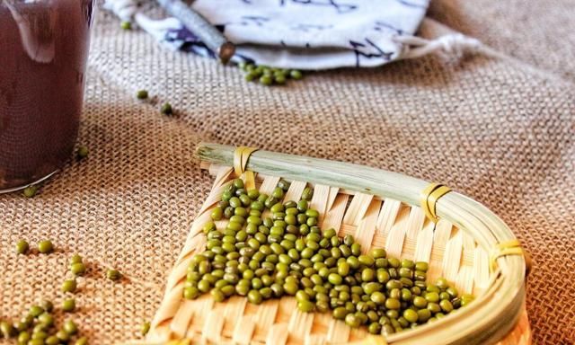 绿豆汤里绿豆放多了 还能喝吗