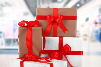 ​高档一点的结婚礼物(结婚礼物送什么好高档实用)