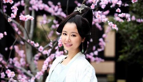 古代有一种小妾在家里极有地位，正室都得让她三分，这是为什么