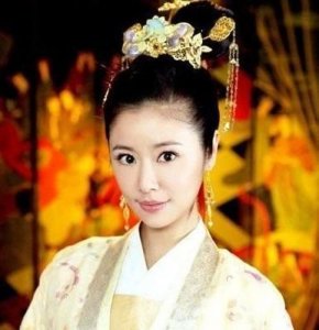 ​古代有一种小妾在家里极有地位，正室都得让她三分，这是为什么