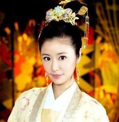 古代有一种小妾在家里极有地位，正室都得让她三分，这是为什么