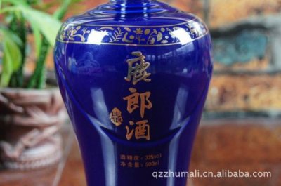 ​送礼郎酒好还是蓝色经典好(国华郎酒52度价格)