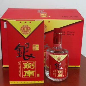 ​04年的东方剑白酒多少钱，老款东方龙酒52度价格