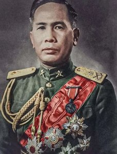 ​他是泰国的董卓，逼老国王退位，又是杀害新国王的第一疑凶